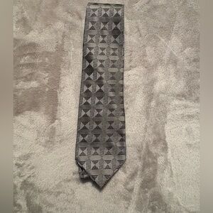Men’s tie by Van Heusen